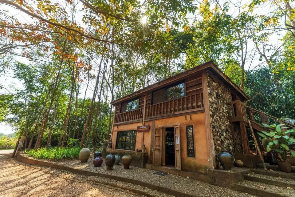 บ้านดอยดินแดง
