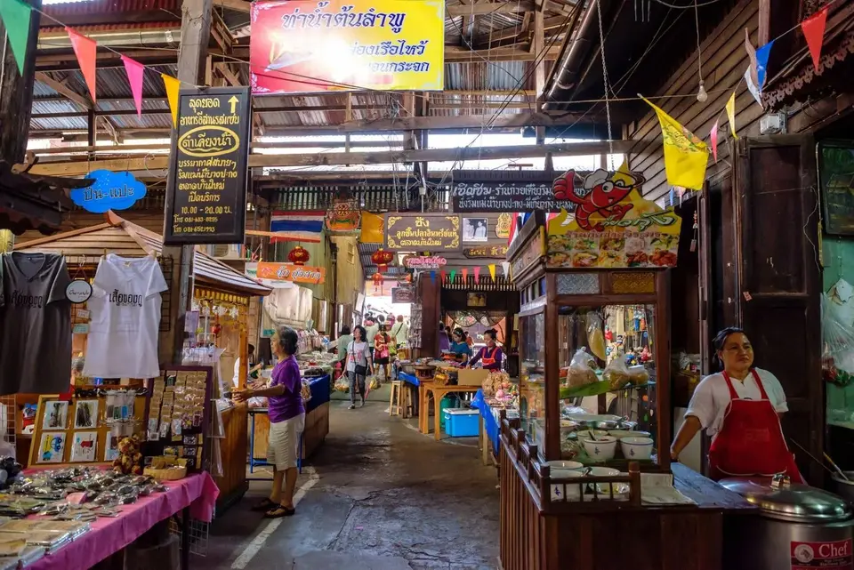 ตลาดบ้านใหม่ ตลาดริมน้ำร้อยปี