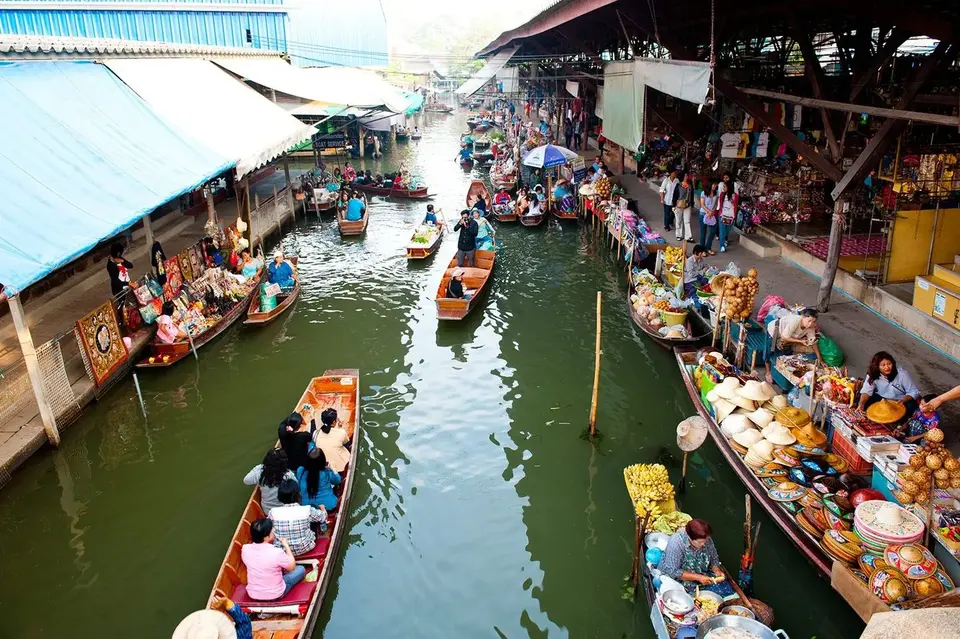 ล่องคลองชมตลาดน้ำดำเนินสะดวก
