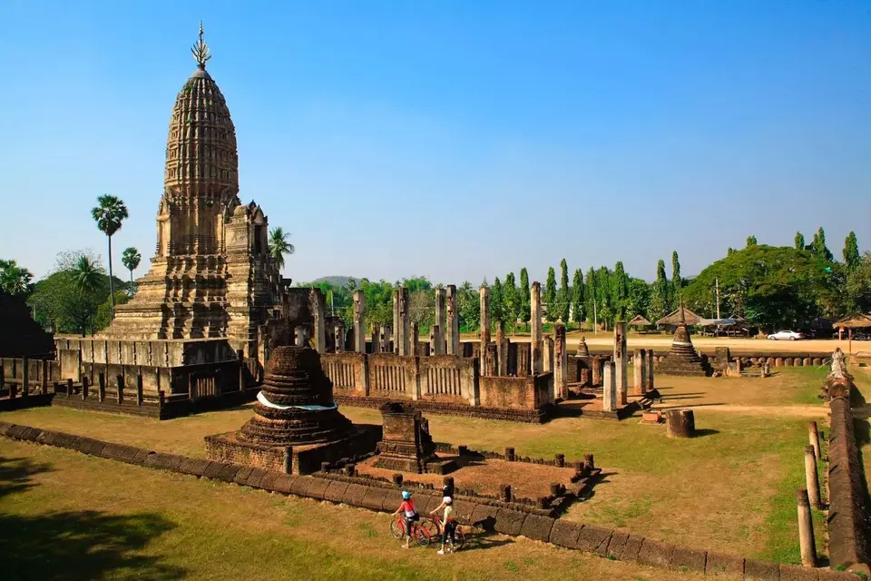 โบราณสถานวัดพระศรีรัตนมหาธาตุ (วัดพระบรมธาตุเมืองเชลียง) หรือ วัดพระปรางค์