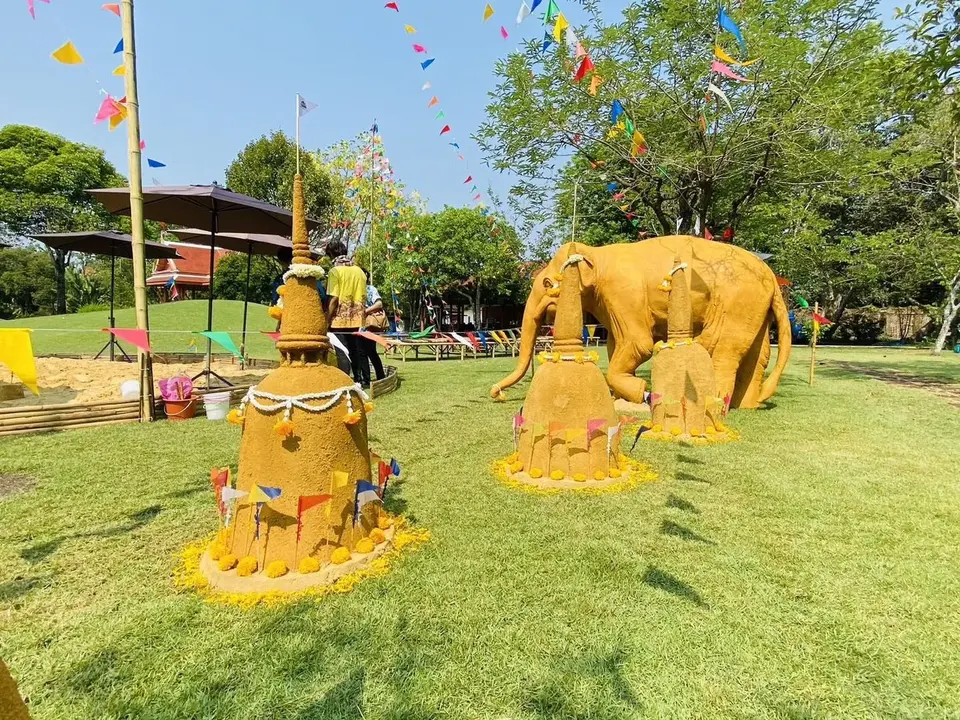 งานประเพณีสงกรานต์ วิถีไทย ในอุทยาน ร.2  