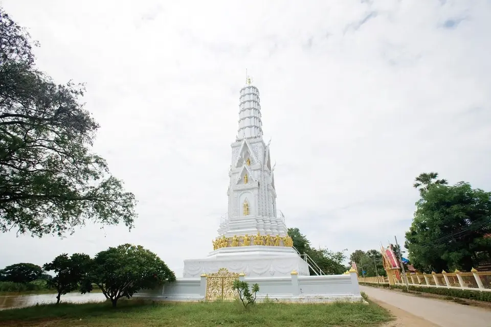 วัดพระปรางค์เหลือง